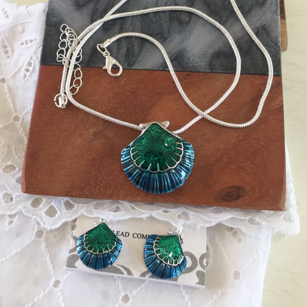Sea Shell Necklace and Earrings Set